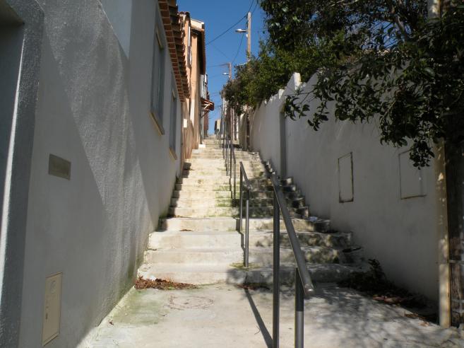  Escalier dans quartier résidentiel